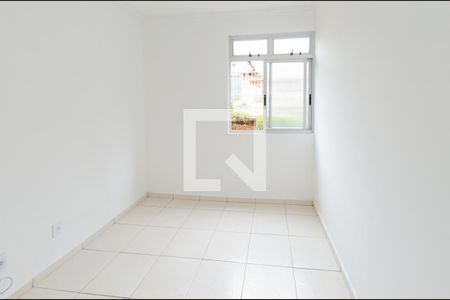 Quarto 2 de apartamento para alugar com 2 quartos, 60m² em João Pinheiro, Belo Horizonte