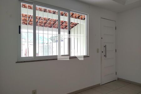 Sala de casa de condomínio à venda com 2 quartos, 95m² em Taquara, Rio de Janeiro