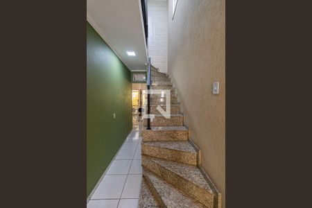 Escada de casa à venda com 3 quartos, 147m² em Jardim Fernandes, São Paulo