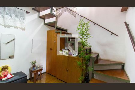 Escada de casa para alugar com 4 quartos, 70m² em Santa Rosa, Niterói