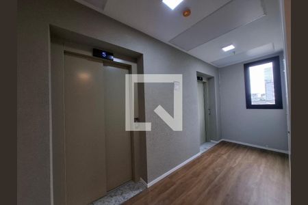 Corredor do prédio  de apartamento à venda com 1 quarto, 30m² em Centro, Rio de Janeiro
