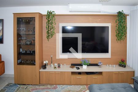 Sala de casa à venda com 3 quartos, 185m² em Cidade Mãe do Céu, São Paulo