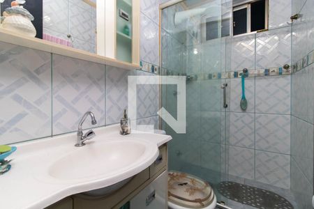 Banheiro de apartamento à venda com 1 quarto, 48m² em Azenha, Porto Alegre