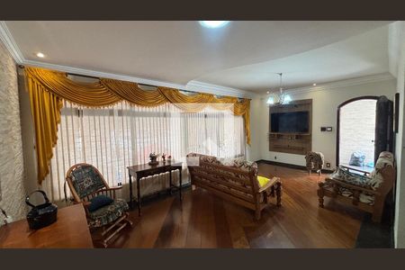 Sala  de casa à venda com 4 quartos, 249m² em Jardim Monte Libano, Santo André