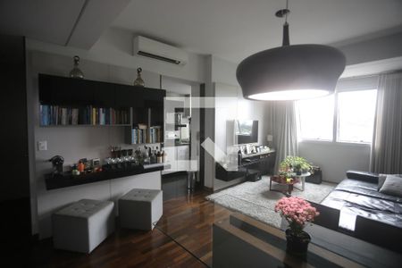 Sala de apartamento para alugar com 1 quarto, 48m² em Belvedere, Belo Horizonte