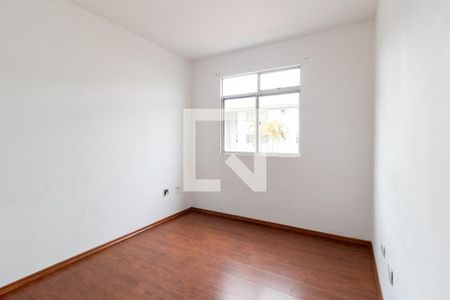 Quarto 1 de apartamento para alugar com 3 quartos, 60m² em Uberaba, Curitiba