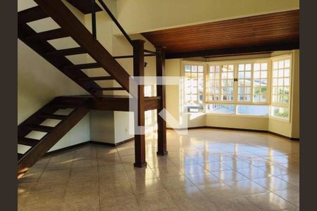 Casa à venda com 3 quartos, 460m² em Camboinhas, Niterói