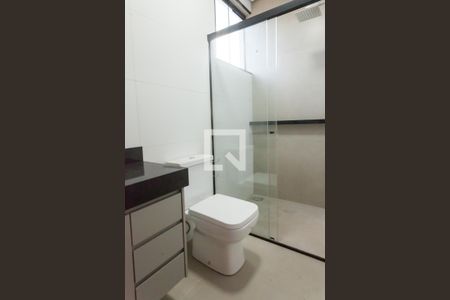 Banheiro suite 1 de casa de condomínio à venda com 3 quartos, 210m² em Ville Des Lacs, Nova Lima