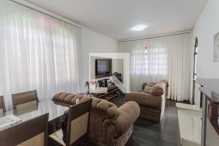 Sala de casa à venda com 2 quartos, 200m² em Esplanada, Belo Horizonte