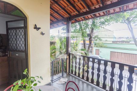 Varanda  de casa à venda com 2 quartos, 200m² em Esplanada, Belo Horizonte