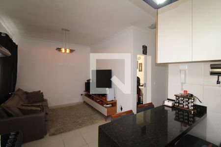 Sala / Cozinha de casa para alugar com 2 quartos, 155m² em Parque Peruche, São Paulo