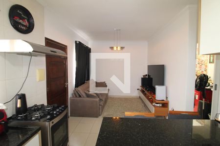 Sala / Cozinha de casa para alugar com 2 quartos, 155m² em Parque Peruche, São Paulo