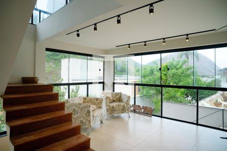 Sala de casa para alugar com 4 quartos, 280m² em Itacoatiara, Niterói