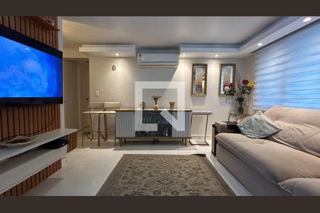 Sala de casa de condomínio para alugar com 6 quartos, 211m² em Barra da Tijuca, Rio de Janeiro