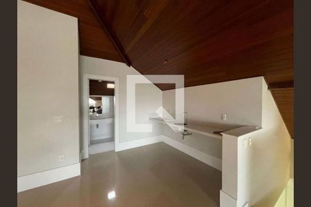 Casa à venda com 5 quartos, 680m² em Barra da Tijuca, Rio de Janeiro
