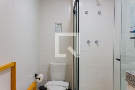 Banheiro de kitnet/studio para alugar com 1 quarto, 24m² em Perdizes, São Paulo