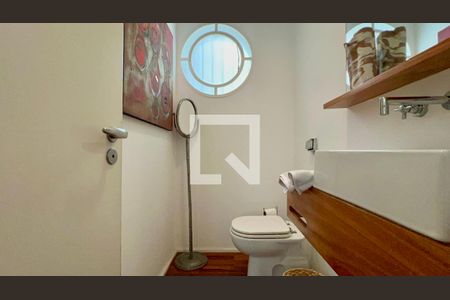 Lavabo de apartamento para alugar com 2 quartos, 104m² em Cerqueira César, São Paulo