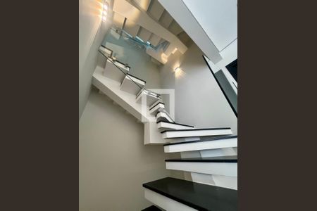 Escada de casa de condomínio à venda com 4 quartos, 158m² em Parque Taquaral, Campinas