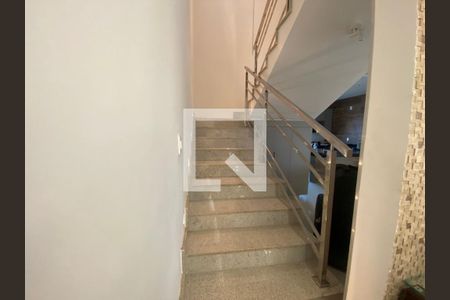 Escada de casa para alugar com 5 quartos, 2500m² em Nossa Senhora de Lourdes, Lagoa Santa