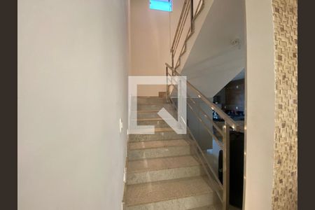 Escada de casa para alugar com 5 quartos, 2500m² em Nossa Senhora de Lourdes, Lagoa Santa