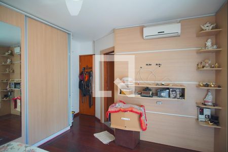Casa à venda com 6 quartos, 502m² em Chácara das Pedras, Porto Alegre