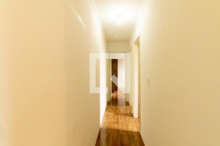 Corredor de apartamento para alugar com 2 quartos, 60m² em Pinheirinho, Curitiba