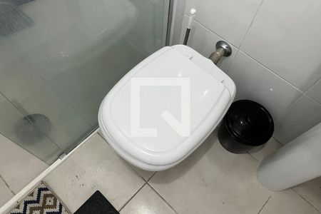 Banheiro de kitnet/studio para alugar com 1 quarto, 24m² em Ponta da Praia, Santos
