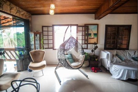 Casa à venda com 4 quartos, 360m² em Sapê, Niterói
