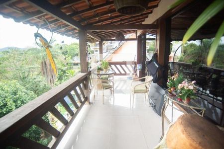 Casa à venda com 4 quartos, 360m² em Sapê, Niterói