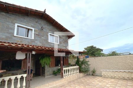 Área externa de casa para alugar com 5 quartos, 300m² em Santa Cruz, Belo Horizonte