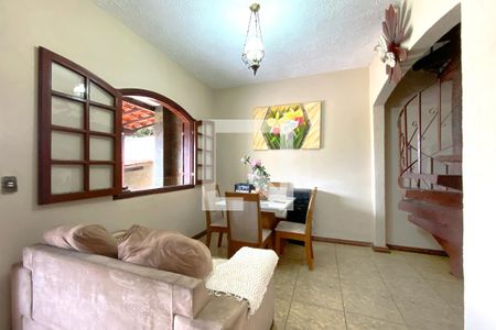 Sala de casa para alugar com 5 quartos, 300m² em Santa Cruz, Belo Horizonte