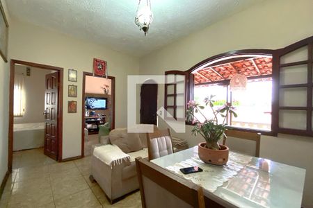 Sala de casa para alugar com 5 quartos, 300m² em Santa Cruz, Belo Horizonte