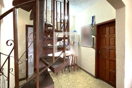 Hall da Escada de casa para alugar com 5 quartos, 300m² em Santa Cruz, Belo Horizonte