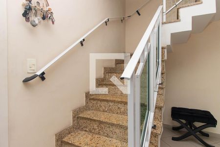 Escada de casa à venda com 3 quartos, 153m² em Vila Constança, São Paulo