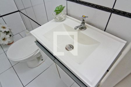 Lavabo de casa de condomínio para alugar com 2 quartos, 100m² em Vila Pereira Cerca, São Paulo