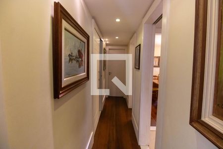 Corredor  de apartamento à venda com 3 quartos, 166m² em Icaraí, Niterói