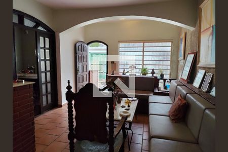 Casa à venda com 5 quartos, 230m² em Jardim Jucara, São Paulo