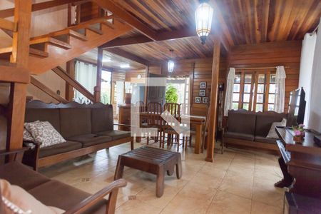 Sala de TV de casa de condomínio à venda com 4 quartos, 220m² em Nova Lima, Nova Lima