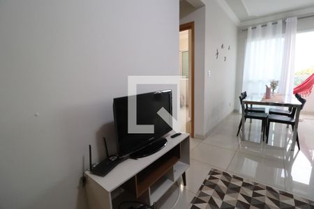 Sala de apartamento para alugar com 2 quartos, 55m² em Santa Mônica, Uberlândia