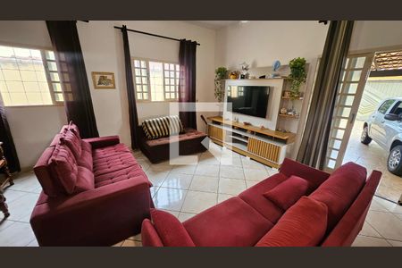 Sala de casa para alugar com 3 quartos, 301m² em Parque Buritis, Goiânia