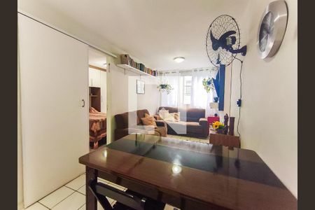 Sala de apartamento para alugar com 3 quartos, 53m² em Conjunto Residencial José Bonifácio, São Paulo
