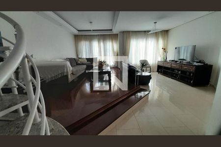 Casa à venda com 3 quartos, 300m² em Vila Carrão, São Paulo