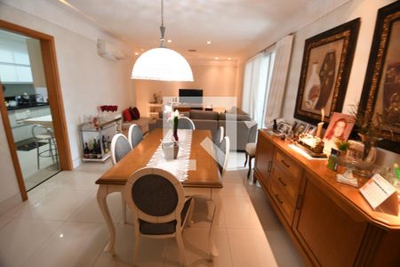 Sala de apartamento à venda com 3 quartos, 132m² em Cambuí, Campinas