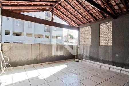 Casa à venda com 2 quartos, 160m² em Vila Carbone, São Paulo