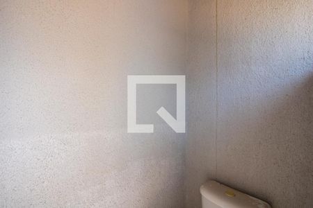 Banheiro de serviço de apartamento à venda com 2 quartos, 57m² em Vila Lutécia, Santo André