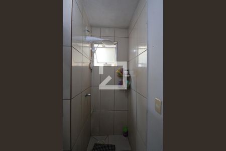 Banheiro de apartamento à venda com 2 quartos, 44m² em Igara, Canoas