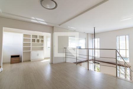 Sala de TV de casa de condomínio para alugar com 4 quartos, 320m² em Bosque das Palmeiras, Campinas