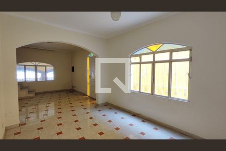 Sala de casa para alugar com 3 quartos, 250m² em Vila Romanopolis, Ferraz de Vasconcelos
