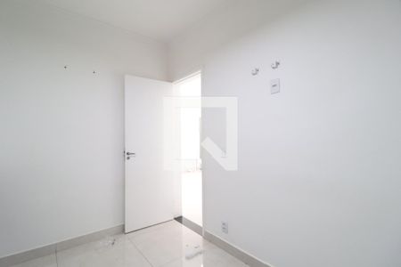 Quarto 2 de apartamento para alugar com 2 quartos, 45m² em Gávea, Uberlândia