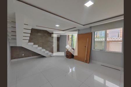 Sala de casa de condomínio à venda com 5 quartos, 230m² em Recreio dos Bandeirantes, Rio de Janeiro